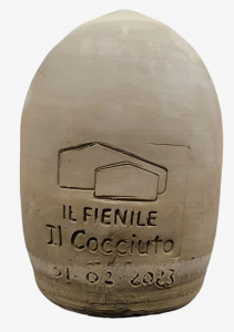 Cocciuto Caciocavallo Stagionato In Argilla Cruda